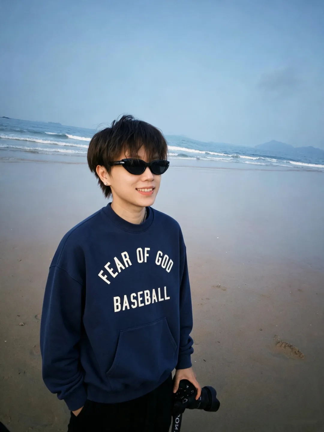 135 MLB joint Essentials crew neck sweatshirt Color: Tibetan Blue Fabric: Heavy combed cotton, thick and soft to the touch, Breathable and not easy to deform and loose after long-term washing Process: The letters on the front are heat transfer printing, which has a strong three-dimensional effect, and the letters on the back are three-dimensional foaming effect. Special glue stacking processing is used to form a slightly raised 3D texture, which looks like a relief from a distance and has thickness when seen up close. Details: All accessories are customized The level of precision can be compared with the domestic cross-border special Size table: S (length 69, bust 66, shoulder width 63.5, sleeve length 57) M (length 71, bust 68, shoulder width 65, sleeve length 58) L (length 73, bust 70, shoulder width 66.5, sleeve length 59) XL (length 75, chest 72, shoulder width 68, sleeve length 60) It is recommended to be under 175cm, 80-140kg S 175-180cm, 140-160kg M 180-185cm, 160-180kg L 185-190cm, 180kg XL